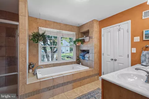 Bath - 617 Briscoe St, Culpeper, VA 22701 photo 2 of 5