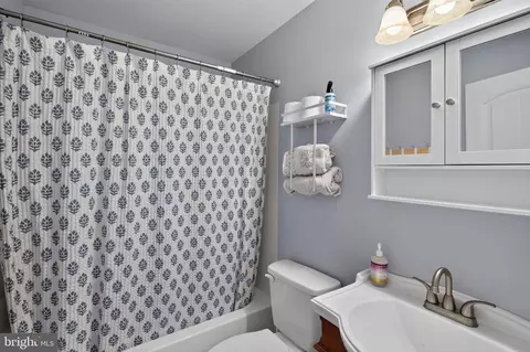 Bath - 617 Briscoe St, Culpeper, VA 22701 photo 5 of 5