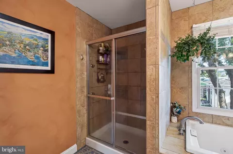 Bath - 617 Briscoe St, Culpeper, VA 22701 photo 4 of 5