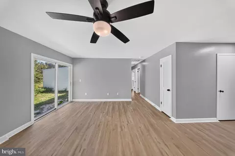 Living - 11269 Cedar Ave, Culpeper, VA 22701 photo 4 of 6
