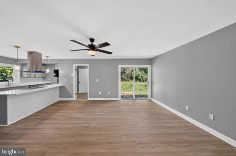 Living - 11269 Cedar Ave, Culpeper, VA 22701 photo 2 of 6