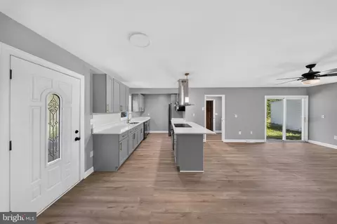 Entry Way - 11269 Cedar Ave, Culpeper, VA 22701 photo 4 of 21