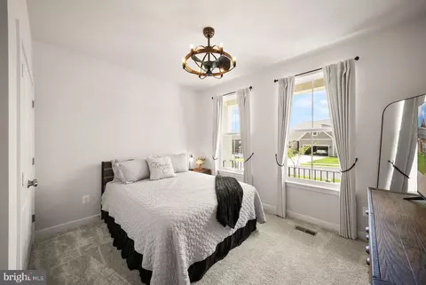 Bedroom - 2320 Hawkshill Dr, Jeffersonton, VA 22724 photo 4 of 9