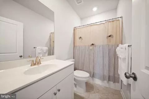Bath - 2320 Hawkshill Dr, Jeffersonton, VA 22724 photo 1 of 2
