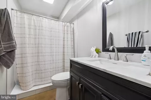 Bath - 830 Woodcrest Loop, Culpeper, VA 22701 photo 4 of 4