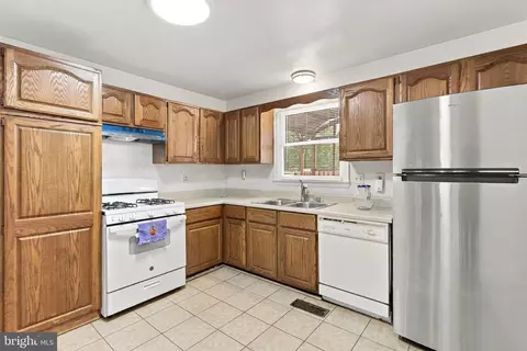 Kitchen - 1121 Jackson St, Culpeper, VA 22701 photo 2 of 4