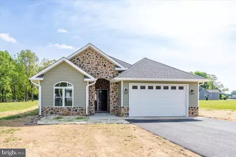 17173 Chestnut Ln, Bowling Green, VA 22427