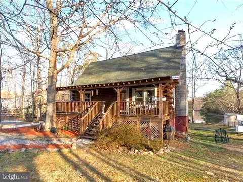 2 Heights Ct, Ruther Glen, VA 22546