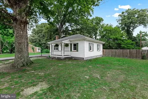 17199 Elm St, Bowling Green, VA 22427