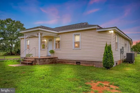 17675 Pepmeier Hill Rd, Woodford, VA 22580