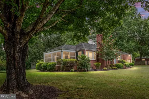 135 Martin St, Bowling Green, VA 22427