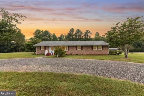 17450 Mill Run Ln, Bowling Green, VA 22427