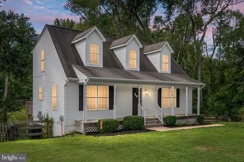 13244 Julien St, Woodford, VA 22580