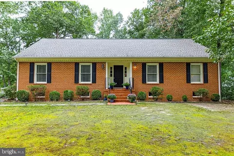 18172 Harding Dr, Bowling Green, VA 22427