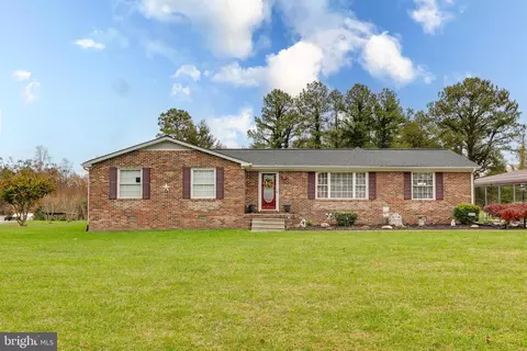 18088 White Pine Dr, Milford, VA 22514