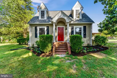 16223 Melville Ln, Bowling Green, VA 22427