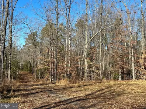 10019 Woodford Rd, Woodford, VA 22580