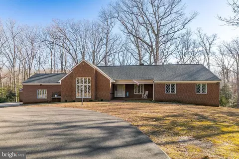 17520 Lakewood Rd, Bowling Green, VA 22427