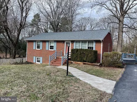 17177 Elm St, Bowling Green, VA 22427