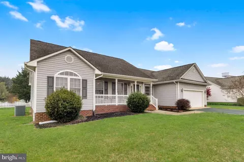 204 Meadow Ln, Bowling Green, VA 22427