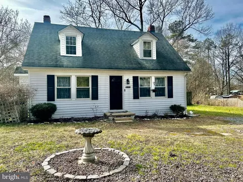 16310 Edwards Rd, Bowling Green, VA 22427
