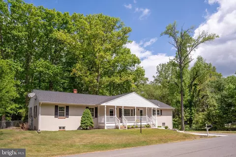 17157 Elm St, Bowling Green, VA 22427