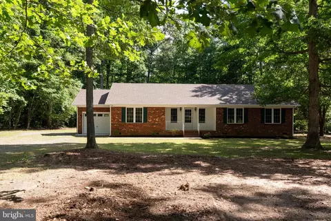 14445 Farmer Dr, Woodford, VA 22580