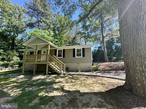 15370 Hilldale Ave, Bowling Green, VA 22427