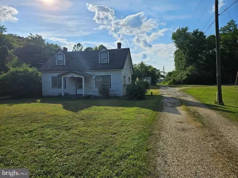 16341 Milford St, Bowling Green, VA 22427