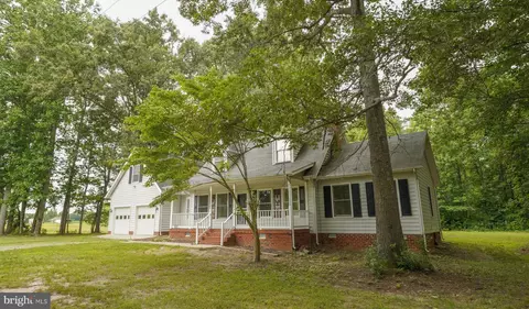 17092 Seals Rd, Bowling Green, VA 22427