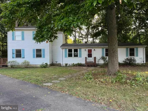 17056 Elm St, Bowling Green, VA 22427