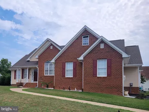 223 Meadow Ln, Bowling Green, VA 22427