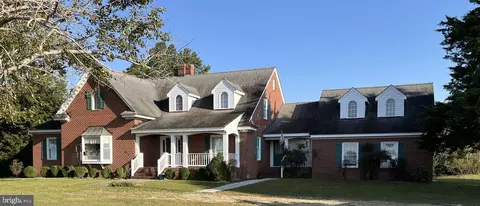 18006 Locust Hill Rd, Bowling Green, VA 22427