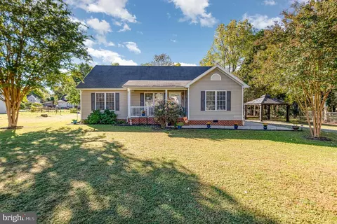 124 Dorsey Ln, Bowling Green, VA 22427