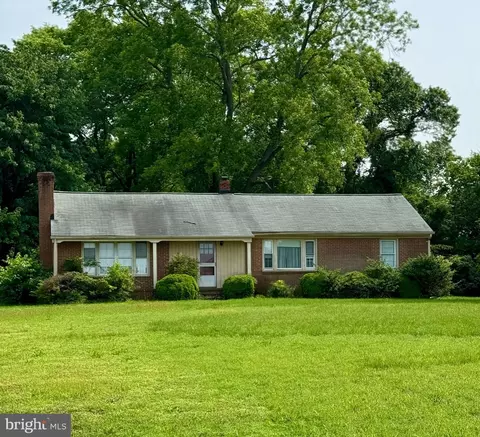 24662 Hazelwood Ln, Rappahannock Academy, VA 22538