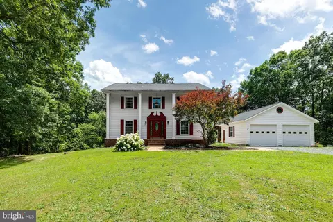 14261 Thomas Dr, Woodford, VA 22580
