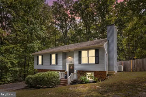 975 Swan Ln, Ruther Glen, VA 22546