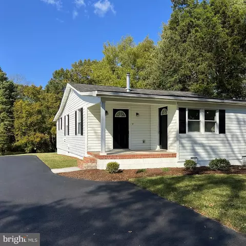17201 Sarah St, Bowling Green, VA 22427