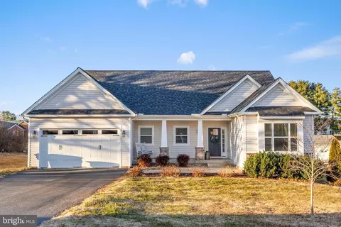 135 Lafayette Ave, Bowling Green, VA 22427