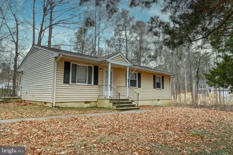 417 Lake Caroline Dr, Ruther Glen, VA 22546