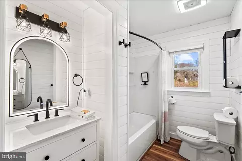 115 Oak Ridge St, Bowling Green, VA 22427