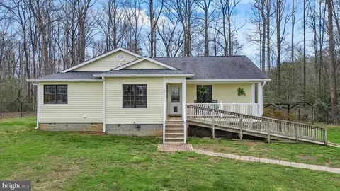 11276 Mckenney Dr, Woodford, VA 22580