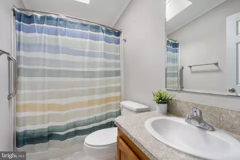 Bath - 2319 Sizer Rd, Beaverdam, VA 23015 photo 1 of 2