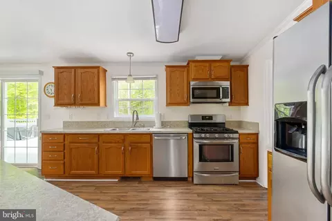 Kitchen - 2319 Sizer Rd, Beaverdam, VA 23015 photo 2 of 4