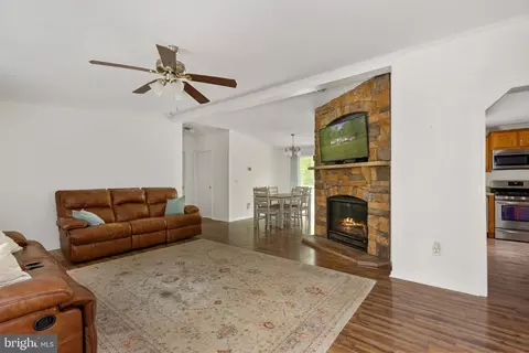 Living - 2319 Sizer Rd, Beaverdam, VA 23015 photo 1 of 1