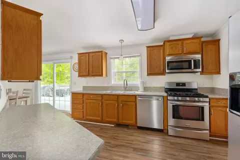 Kitchen - 2319 Sizer Rd, Beaverdam, VA 23015 photo 3 of 4