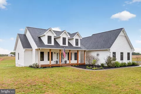 19178 Seals Rd, Bowling Green, VA 22427