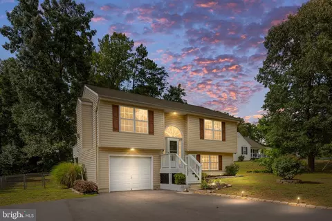 13349 Mason St, Woodford, VA 22580
