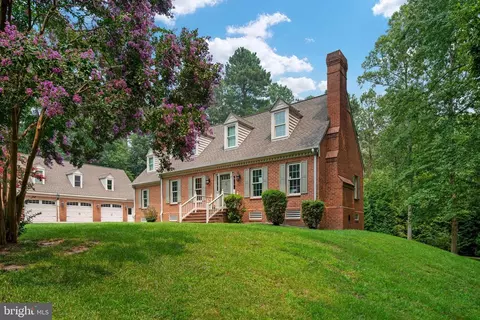 120 Lacy Ln, Bowling Green, VA 22427