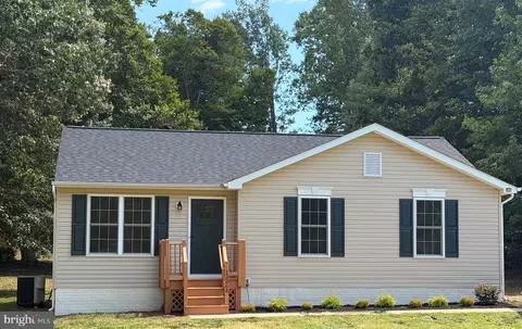 13364 Julien St, Woodford, VA 22580